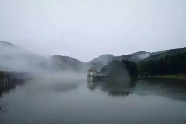 夏雨古诗词大全（19首古诗词赏尽夏雨）