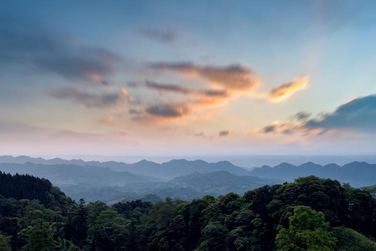 关于家乡的除夕初中作文（《除夕的趣事》）