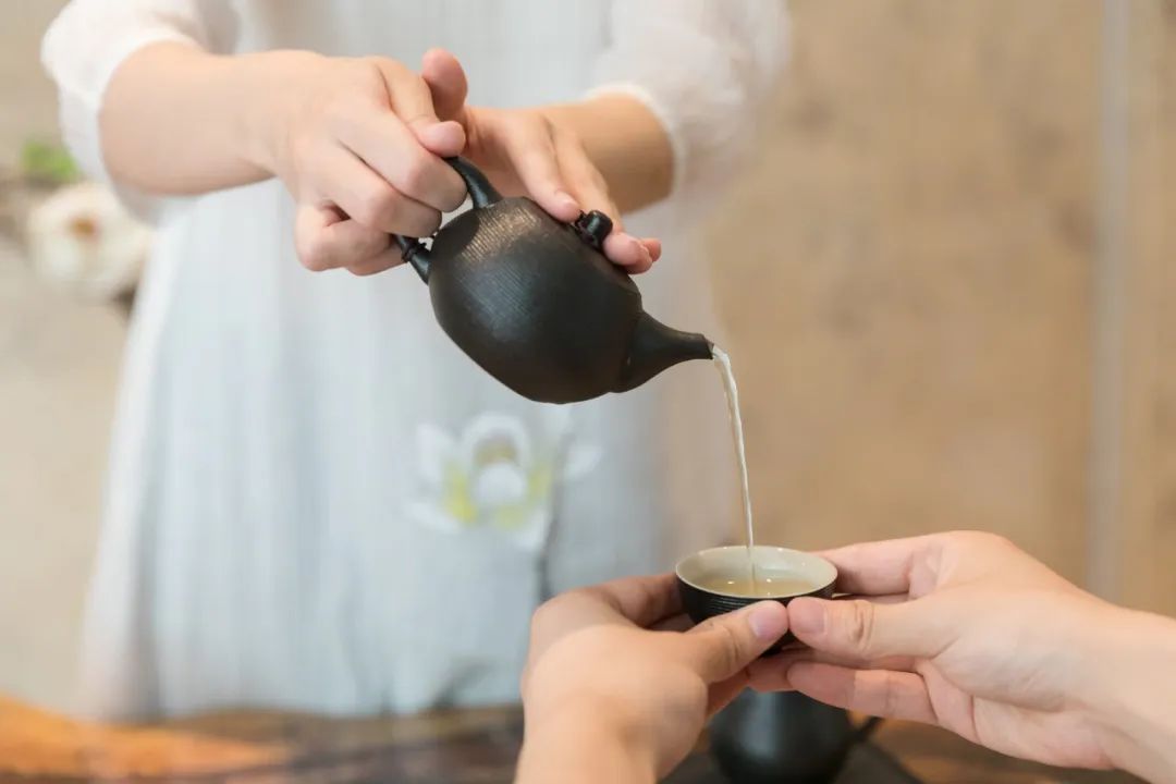 饮茶唯美古诗大全（经典的10首茶诗）