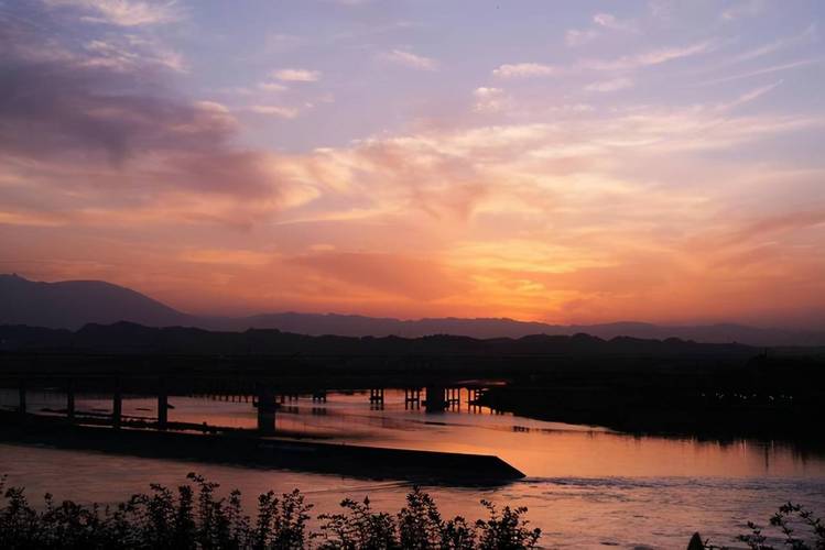 赞美夕阳的短语（夕阳的美丽）