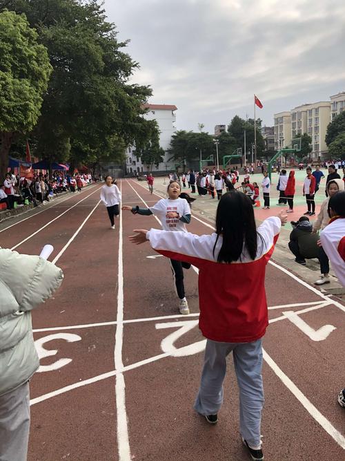 运动会加油的句子简短霸气（展现自我，实现梦想）