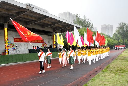 有关运动会班级入场口号16字押韵的短句（迎秋奏运，展现风采）