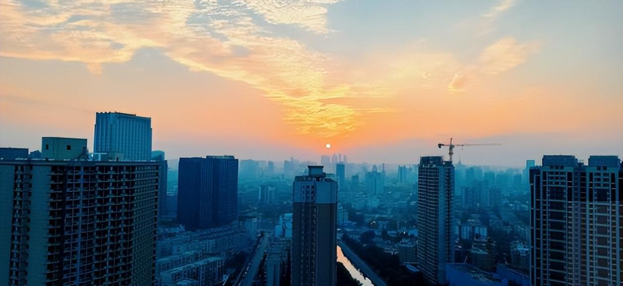 霜降经典诗词句推荐（眼边管领闲风景，何惧朱颜鬓欲霜）