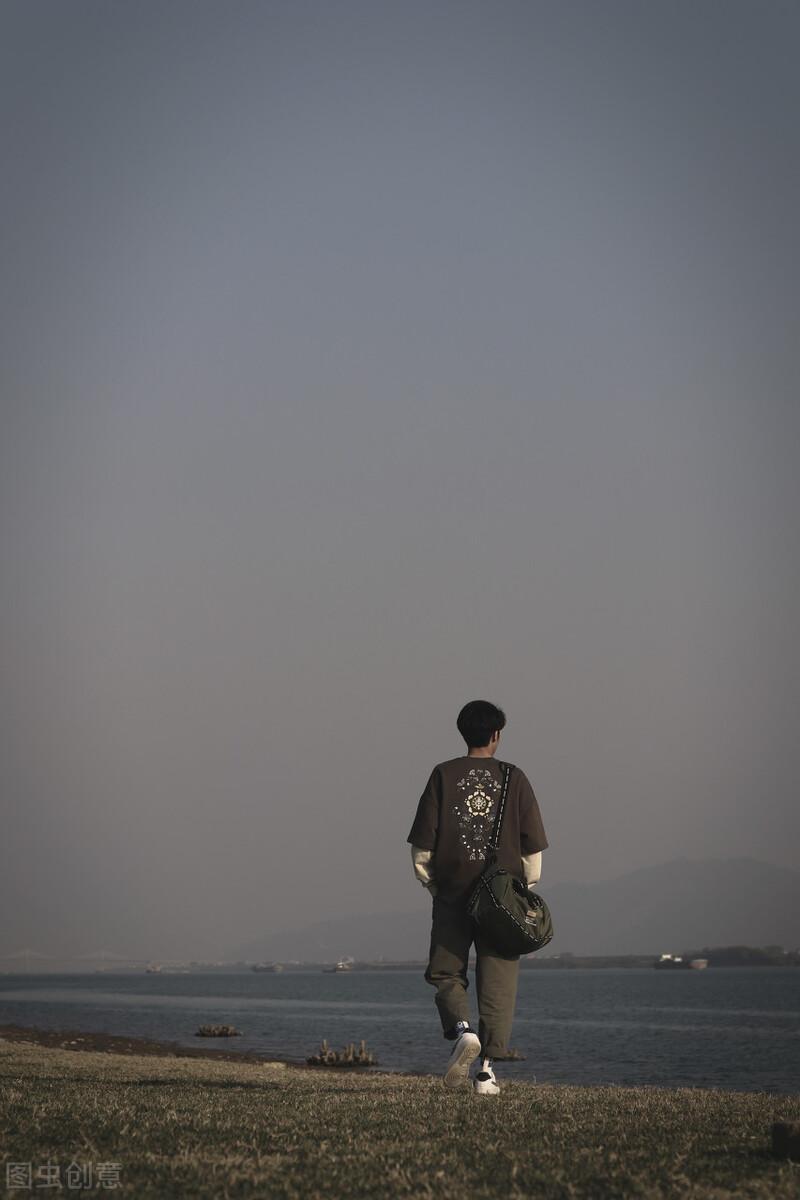 除夕诗词名句摘抄（十首中国风的除夕诗词）