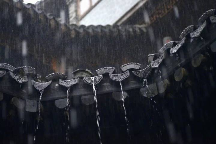 秋雨经典诗词大全（潇潇秋雨经典诗词）