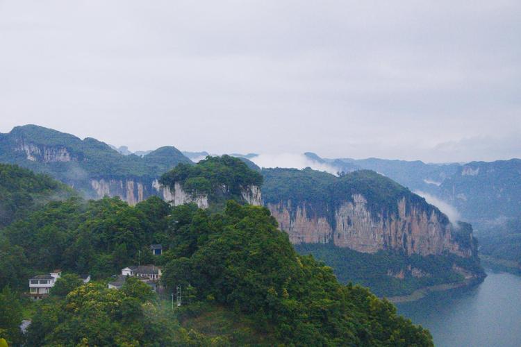 大自然的美景初中作文（《家乡的美景》）