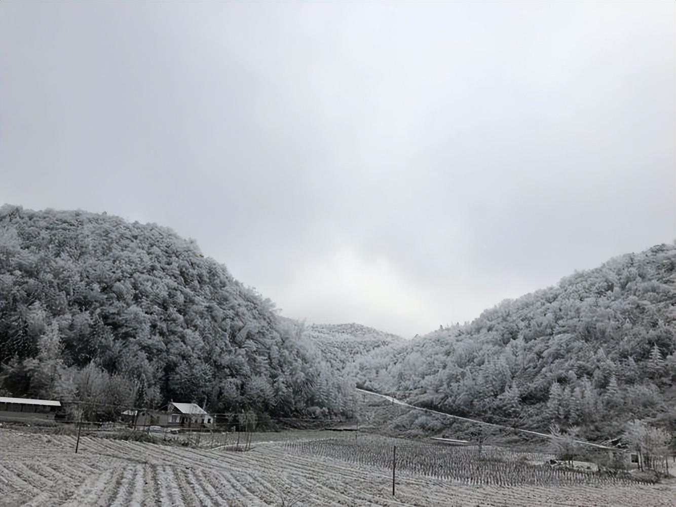 雪花如席压炊烟，万籁无声薄暮天（十五首关于暮雪的古诗词）