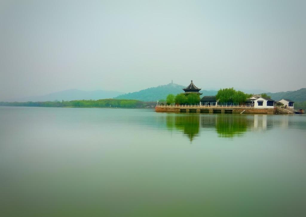 小舟不放寻诗梦，撑入村南卧晚风（吴孺子的十首诗词）