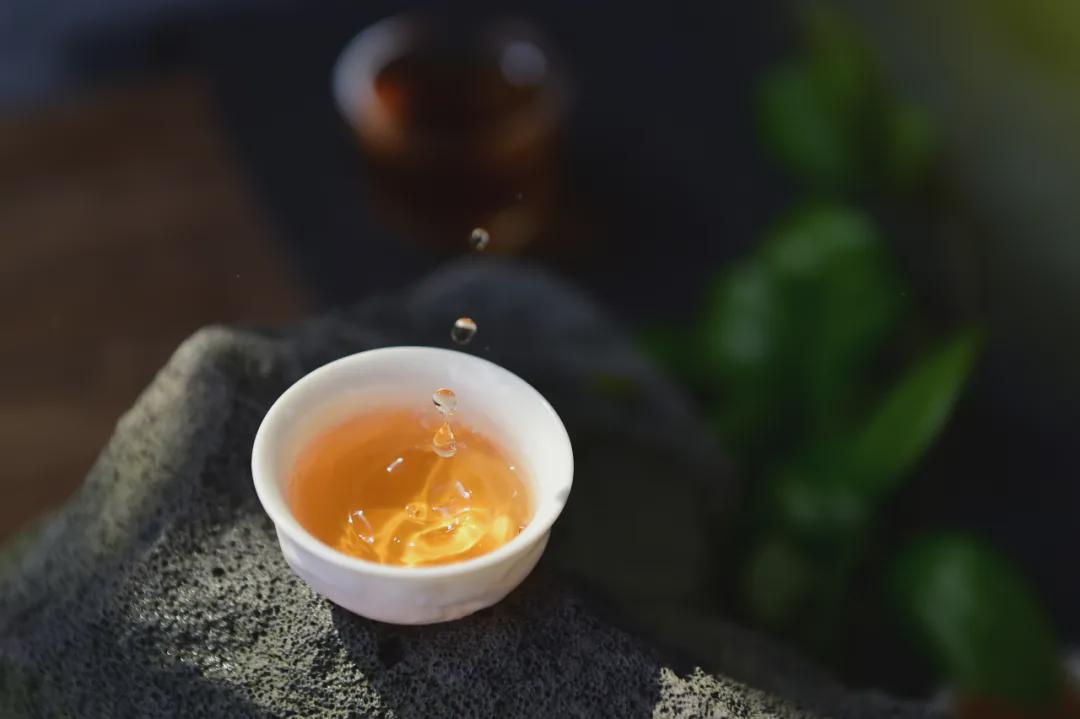 饮茶唯美古诗大全（十首唯美的茶诗）