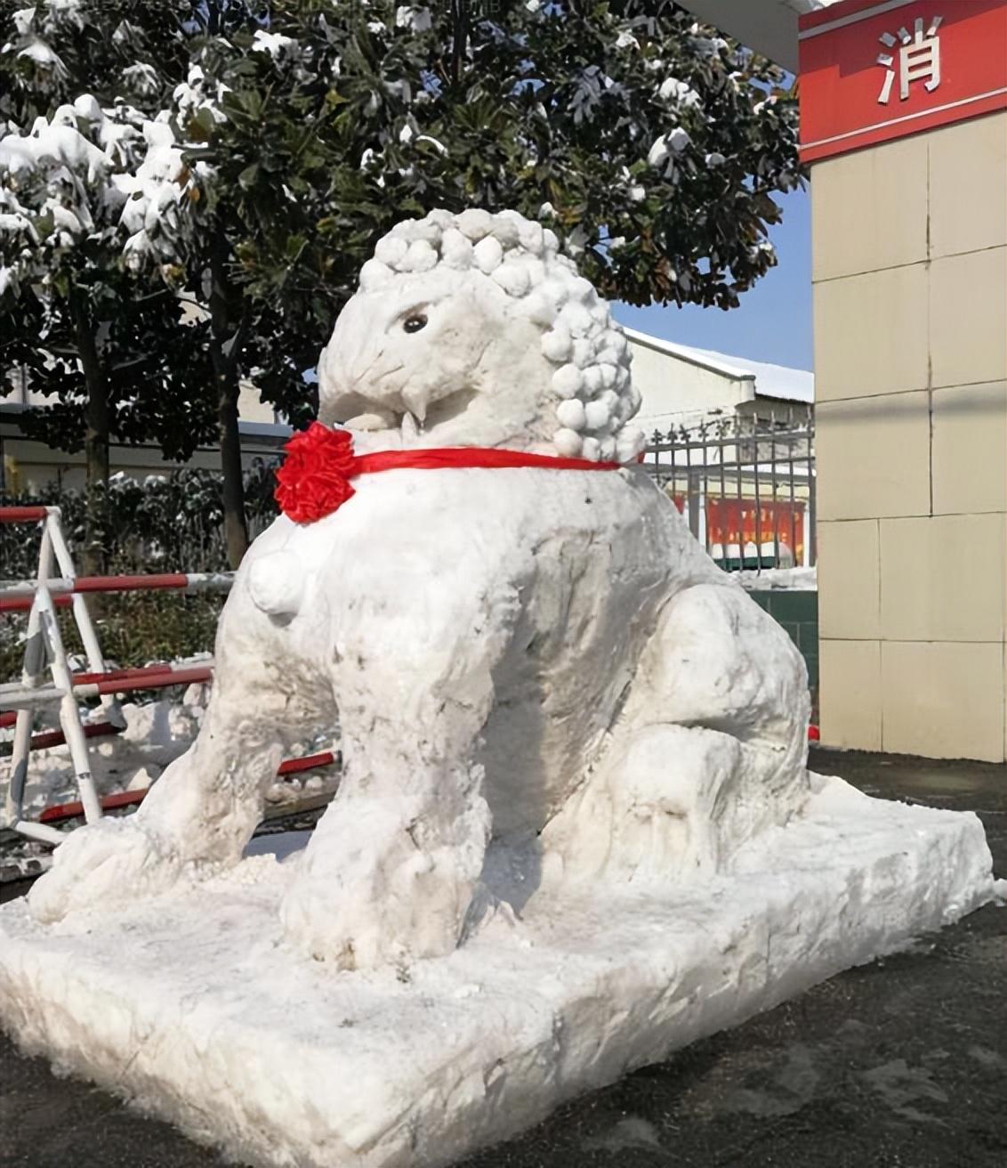 青玉案前呵冻手，推窗自塑雪狮儿（十首关于堆雪狮的诗词）