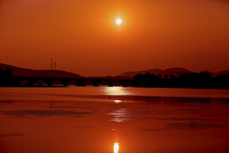 夕阳诗词名句大全（十五首关于夕阳红的诗词）