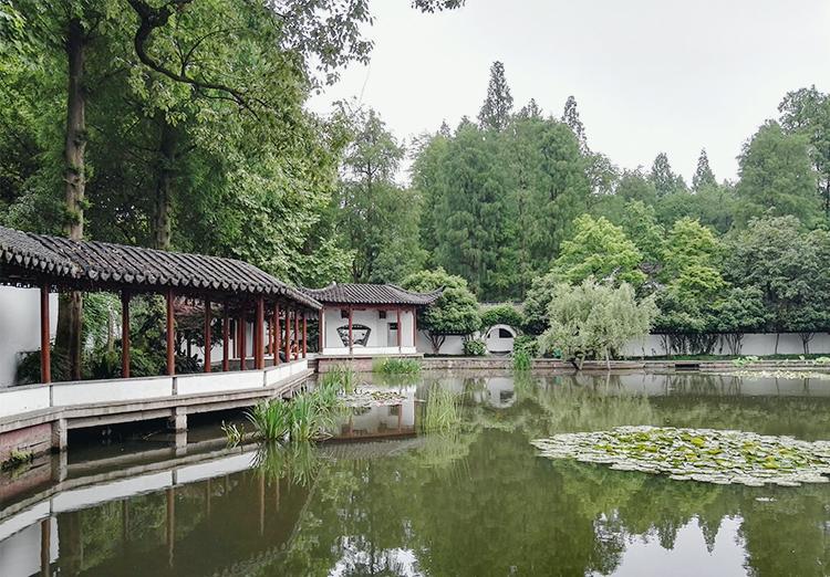 夏天唯美诗词古韵（70句夏天朋友圈的绝妙好词）