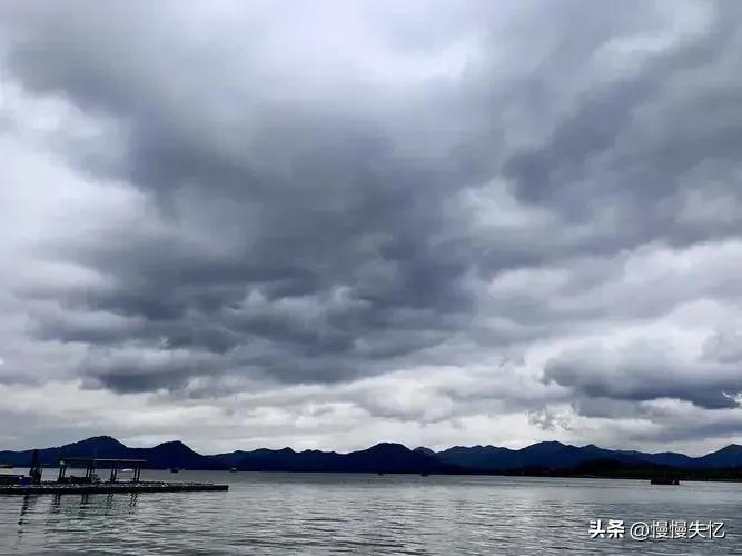 夏雨经典诗词大全（20首优美夏雨诗词）