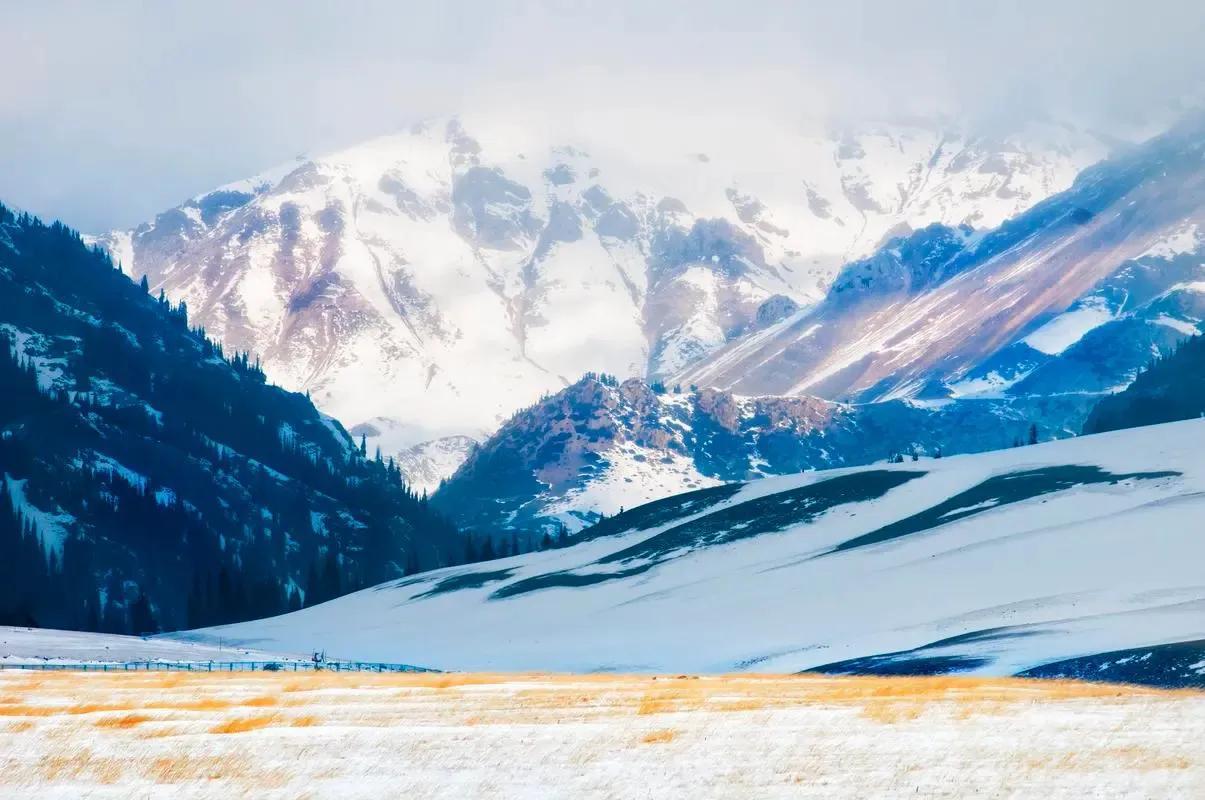 青海长云暗雪山，孤城遥望玉门关（十首唯美边塞雪景古诗）