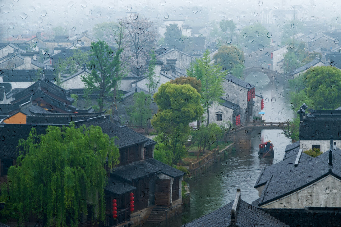 江南景色诗词名句推荐（烟雨朦胧的江南10首诗词）