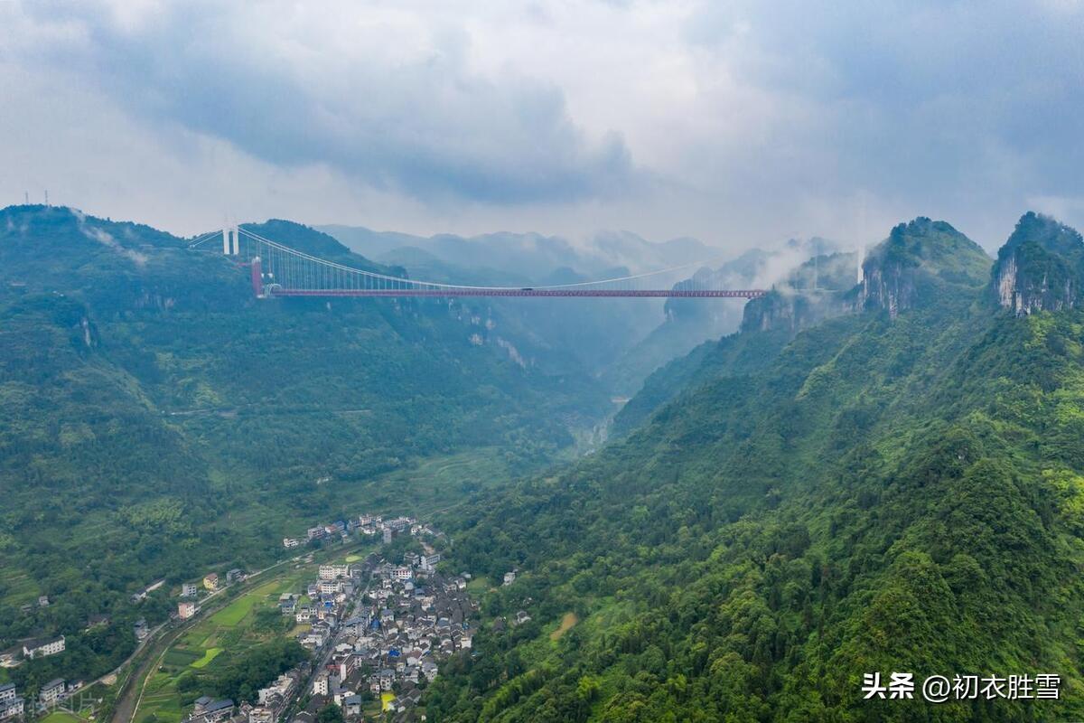 出岫还成岫，从龙更似龙（夏云唯美古诗六首赏读）