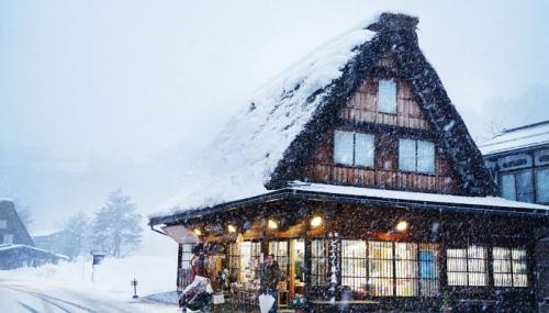 天气冷了的说说对朋友圈（岁末飘雪，冬日印记）