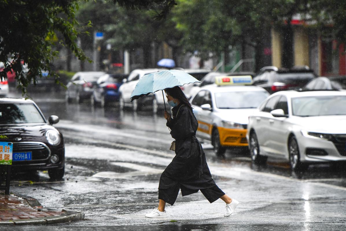 有关台风来了朋友圈说说精选的句子（风雨之中的美丽瞬间）