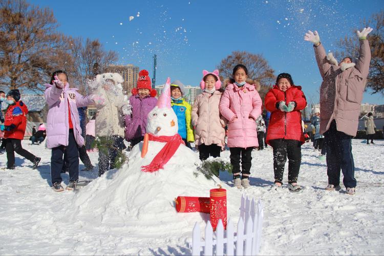 关于堆雪人的作文300字（《堆雪人》）