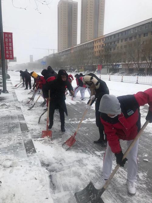 扫初雪作文150字（《初冬扫雪》）