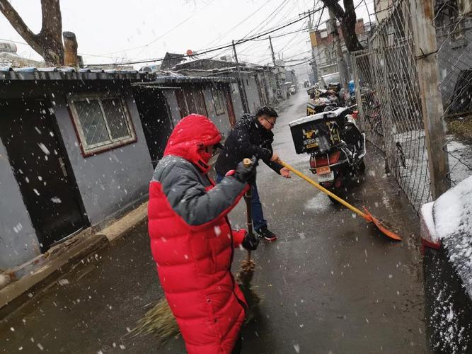 以谢谢扫雪的人为话题的作文怎么写（《谢雪好心人》）