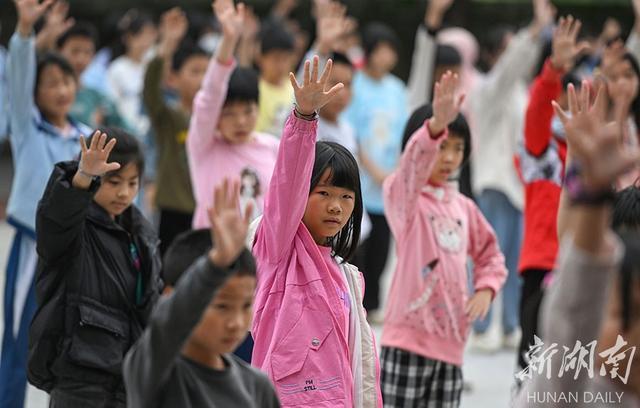 有关小学生活动的作文400字（《小学生活动》）