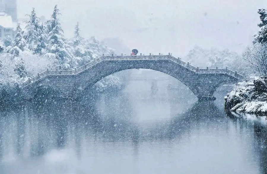 描写雪景的唯美古诗词（九句唯美雪景诗词）