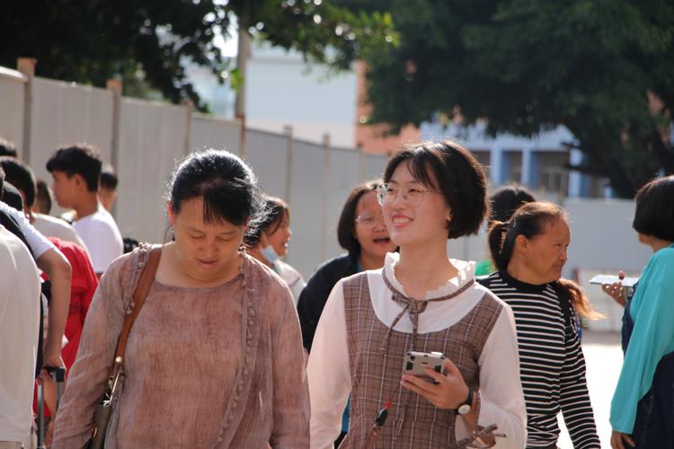 秋天开学季的句子（开学季，诱人的金秋色彩）