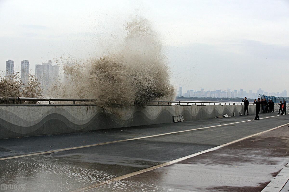 形容潮流经典的诗词（十二首经典潮流诗词）