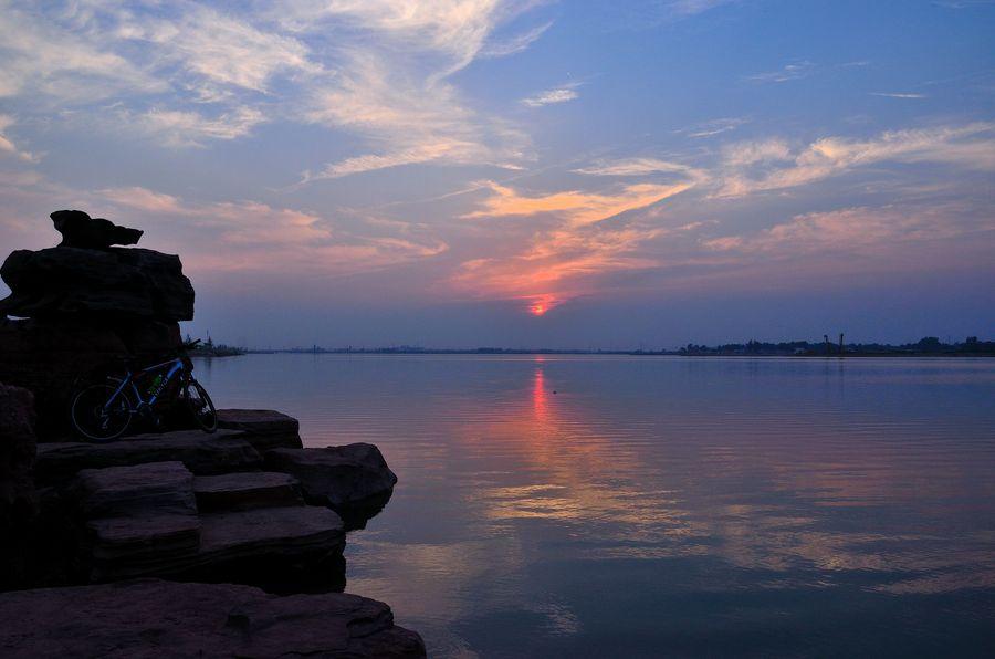 千古苍凉天水碧，一生缱绻夕阳红（十五首关于夕阳红的诗词）