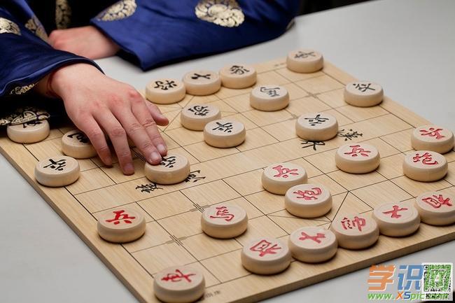 以下棋为话题的作文题目（《智慧决胜棋局——解密棋盘上的智慧》）