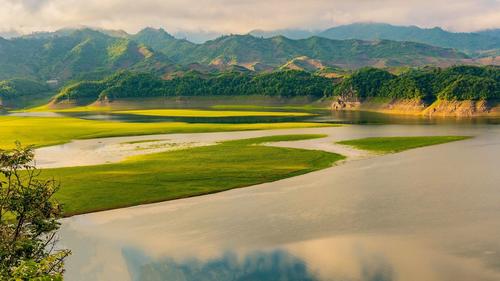 黄河的写景高中作文（《秋天的写景》）