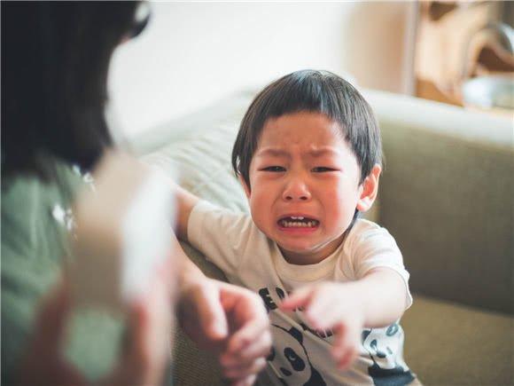 孩子哭闹发脾气让父母头疼怎么办（4个方法教孩子学会情绪管理）管理孩子的情绪，要先找到孩子情绪背后的原因父