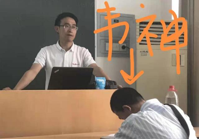 关于以寻找为题目的作文700字（《寻找自己：追寻内心的勇气》）