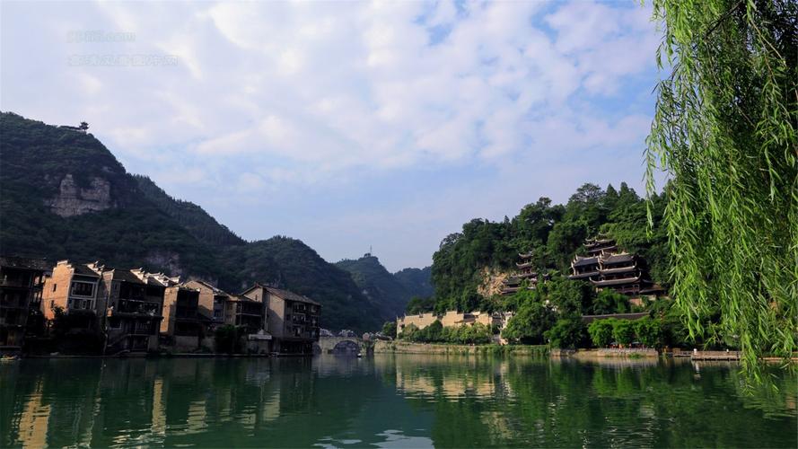 夏日的风景高中作文（《夏日的风景》）