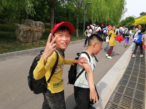 鼓励学生继续努力的话的经典语句（鼓励差学生继续努力）