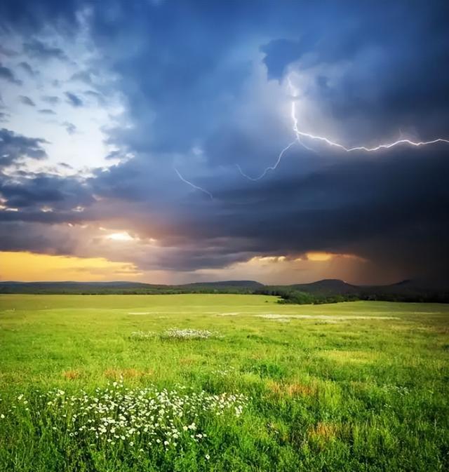 轻雷一声，微雨落花（十二首关于轻雷的诗词经典）