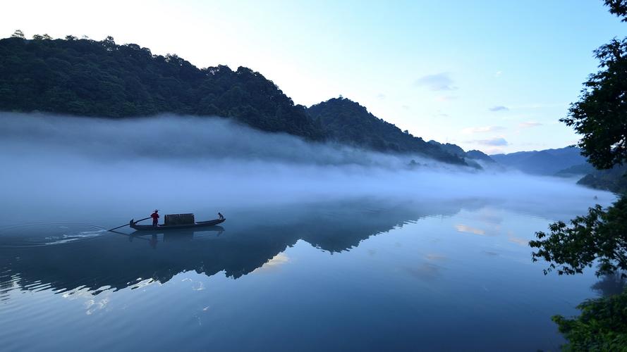 家乡的美景高中作文（《童年的美景》）