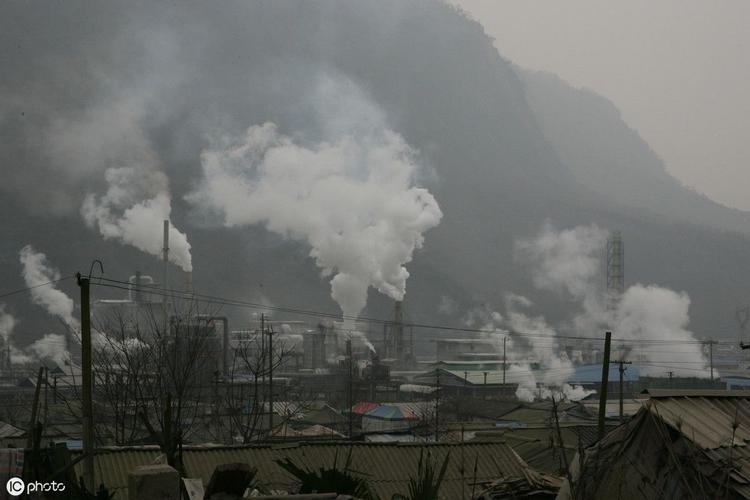 污染环境 作文（《守护绿水青山》）