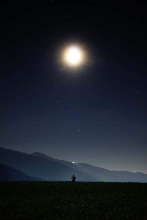 描写夜空中月亮的句子（明月照我心——夜晚夜空上的月亮）