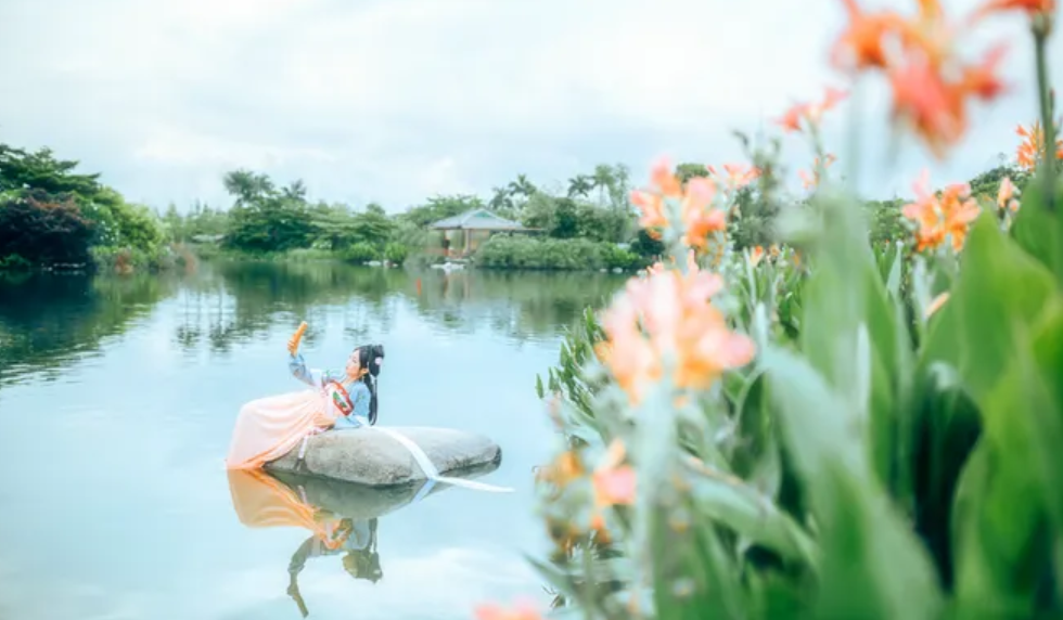 夏日诗词名句大全（十首夏日的宫词）