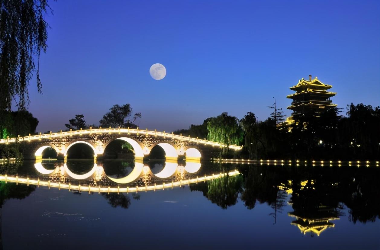 夏夜诗词名句精选（十首夏夜的诗词）