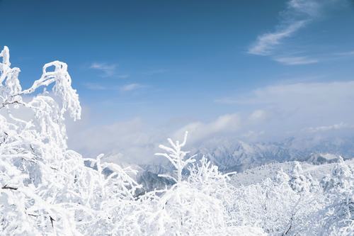 关于描写山景的句子（缱绻山水）