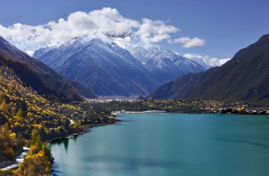 林木葱浓四时异，雪峰耸立雾轻浮（游巴松措诗词十二首）