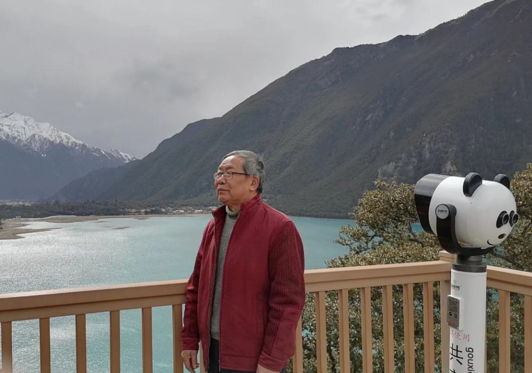 林木葱浓四时异，雪峰耸立雾轻浮（游巴松措诗词十二首）