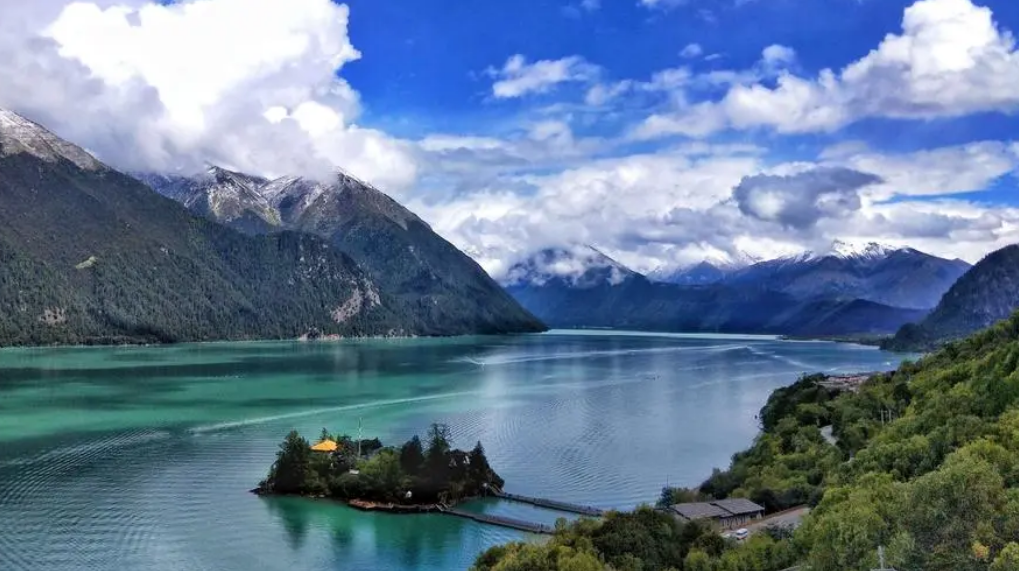 林木葱浓四时异，雪峰耸立雾轻浮（游巴松措诗词十二首）