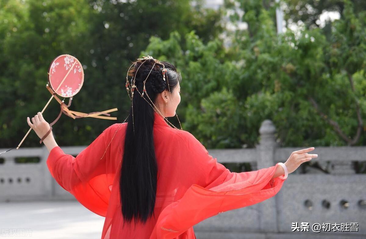 石榴花诗词五首（佳人最爱石榴红，石榴花映石榴裙）