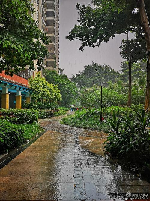 一场秋雨心情说说（一场秋雨朋友圈经典说说）