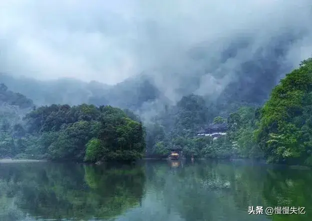 水光潋滟，山色空蒙（12首绝美山水古诗）