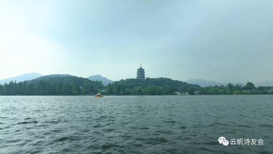 有关雷雨好句好段摘抄的句子简短（雷雨之夜）